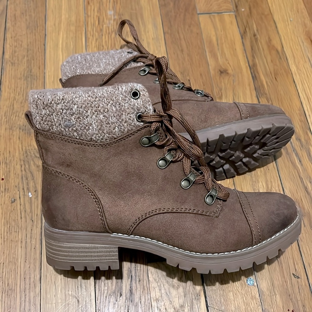 Brown Mossimo Supply Co Hiking Boots Size 6 Faux Fur Lining Knit Detail Lug Sole
